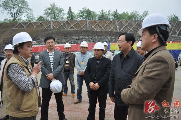 龙靖波深入永顺县调研重点交通建设项目